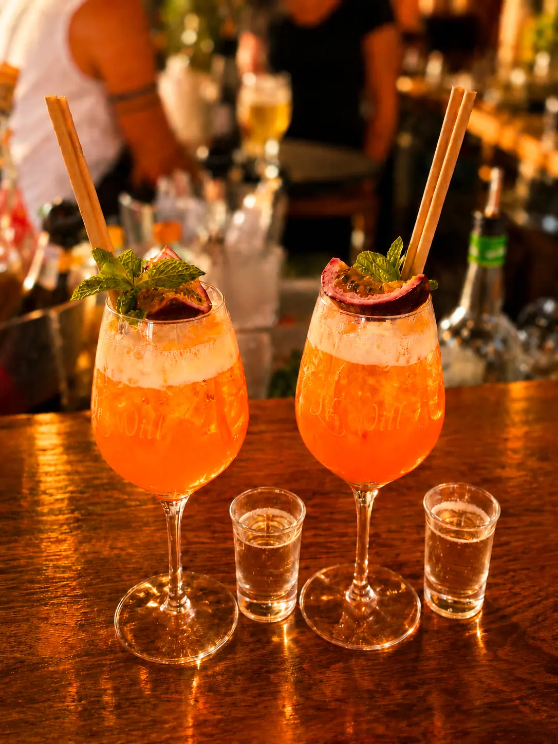 Deux cocktails à la passion servis au comptoir du Will